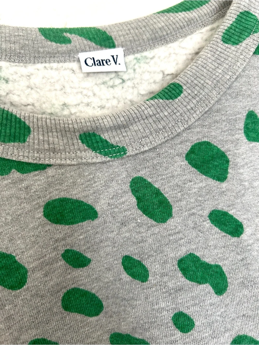 CLARE V.  Gray Sweatshirt with Green Leopard Spots and Red Lip Motif - Picture 4 of 7